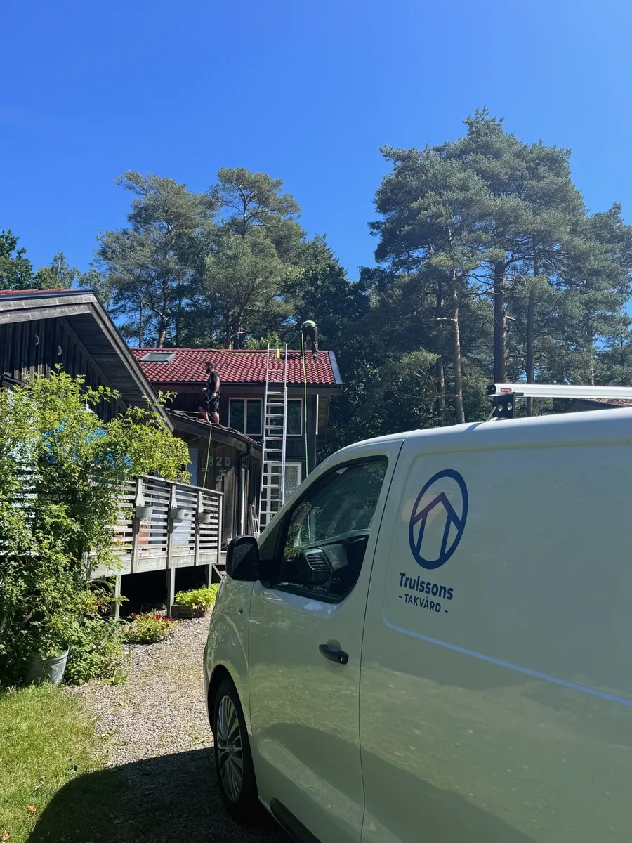 Trulssons Takvårds servicebil
